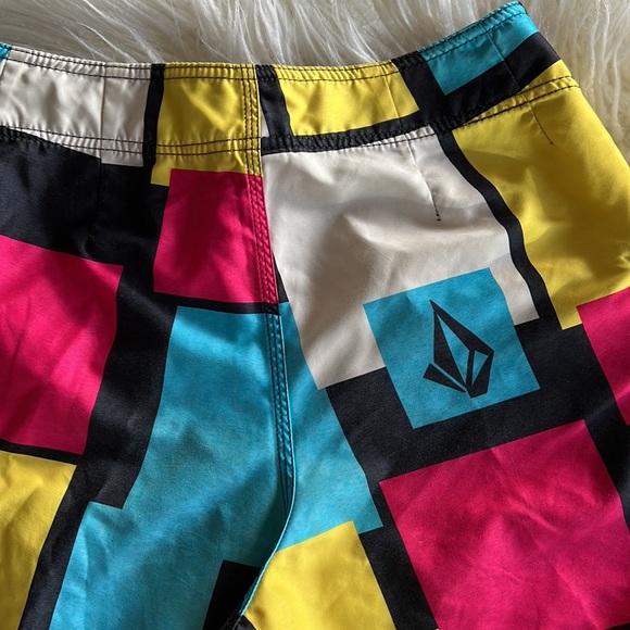 Volcom board shorts - Picture 7 of 8
